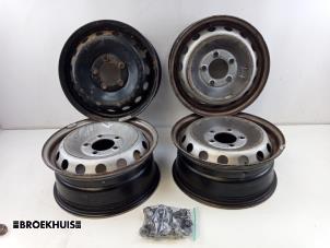 Gebruikte Velgen set Renault Master III (MA/MB/MC/MD/MH/MF/MG/MH) 2.3 dCi 135 16V FWD Prijs € 151,25 Inclusief btw aangeboden door Autobedrijf Broekhuis B.V.