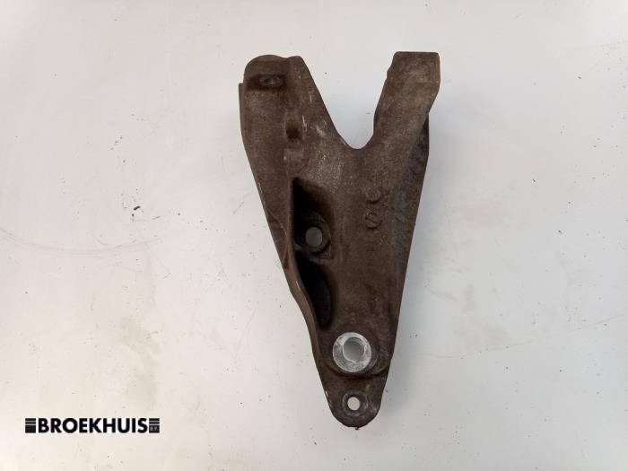 Gebruikte Motorrubber Volkswagen Transporter T5 2.0 TDI BlueMotion Prijs € 24,20 Inclusief btw aangeboden door Autobedrijf Broekhuis B.V.