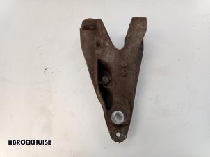 Gebruikte Motorsteun Volkswagen Transporter T5 2.0 TDI BlueMotion Prijs € 24,20 Inclusief btw aangeboden door Autobedrijf Broekhuis B.V.