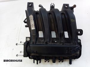 Gebruikte Inlaatspruitstuk Dacia Sandero I (BS) 1.2 16V Prijs € 60,00 Margeregeling aangeboden door Autobedrijf Broekhuis B.V.