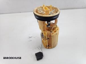 Gebruikte Tank element Pomp Volkswagen Transporter T5 2.0 TDI BlueMotion Prijs € 60,50 Inclusief btw aangeboden door Autobedrijf Broekhuis B.V.
