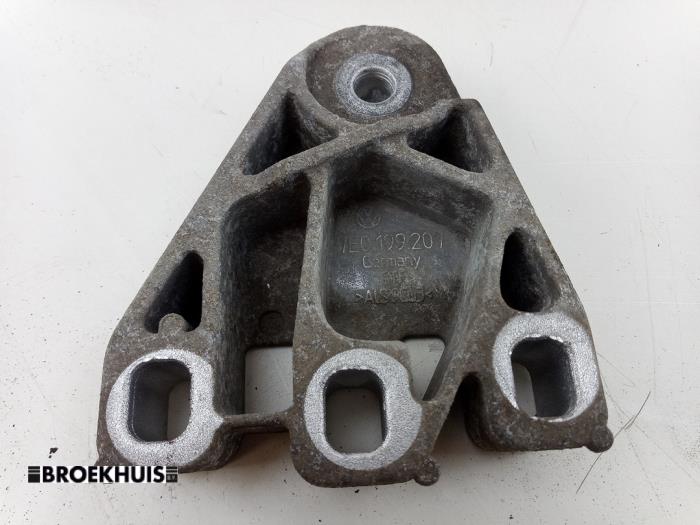 Gebruikte Motorrubber Volkswagen Transporter T5 2.0 TDI BlueMotion Prijs € 12,10 Inclusief btw aangeboden door Autobedrijf Broekhuis B.V.