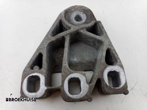 Gebruikte Motorsteun Volkswagen Transporter T5 2.0 TDI BlueMotion Prijs € 12,10 Inclusief btw aangeboden door Autobedrijf Broekhuis B.V.