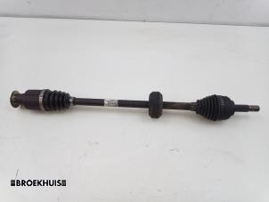 Gebruikte Aandrijfas rechts-voor Dacia Sandero I (BS) 1.2 16V Prijs € 50,00 Margeregeling aangeboden door Autobedrijf Broekhuis B.V.