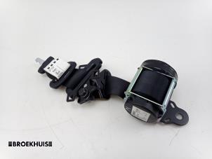 Gebruikte Veiligheidsgordel midden-achter Toyota Verso S 1.33 16V Dual VVT-I Prijs € 40,00 Margeregeling aangeboden door Autobedrijf Broekhuis B.V.