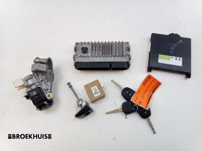 Gebruikte Inspuitcomputer Toyota Verso S 1.33 16V Dual VVT-I Prijs € 150,00 Margeregeling aangeboden door Autobedrijf Broekhuis B.V.