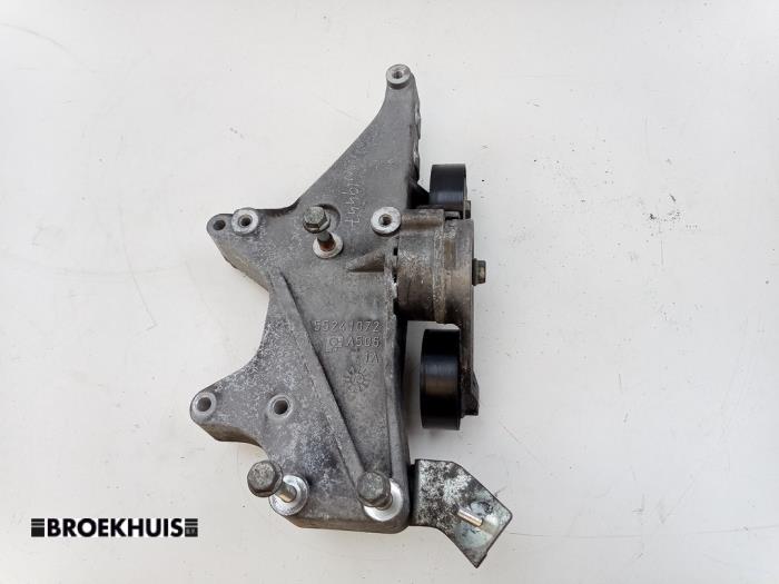 Gebruikte Dynamosteun onder Alfa Romeo MiTo (955) 0.9 TwinAir Prijs € 35,00 Margeregeling aangeboden door Autobedrijf Broekhuis B.V.