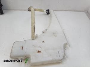 Gebruikte Ruitensproeiertank voor BMW 1 serie (E87/87N) 116i 1.6 16V Prijs € 20,00 Margeregeling aangeboden door Autobedrijf Broekhuis B.V.