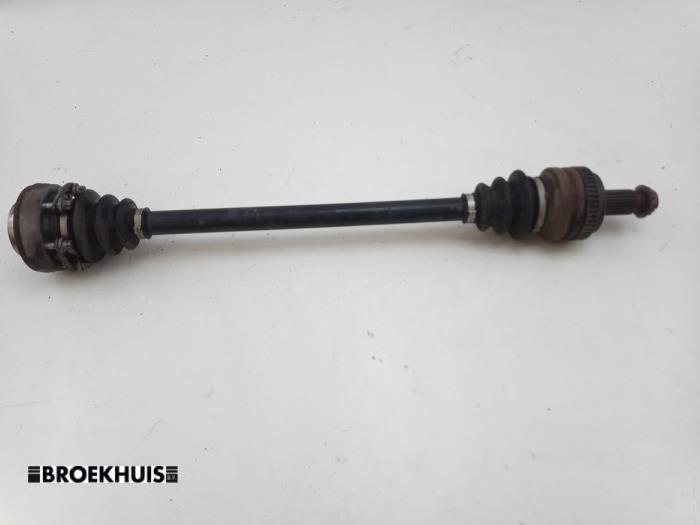 Gebruikte Aandrijfas rechts-achter BMW 1 serie (E87/87N) 116i 1.6 16V Prijs € 25,00 Margeregeling aangeboden door Autobedrijf Broekhuis B.V.