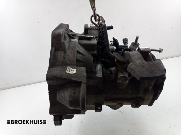 Gebruikte Versnellingsbak Volkswagen Caddy III (2KA,2KH,2CA,2CH) 1.9 TDI Prijs € 423,50 Inclusief btw aangeboden door Autobedrijf Broekhuis B.V.