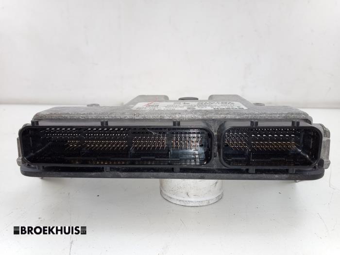 Inspuitcomputer van een Peugeot 108 1.0 12V 2015