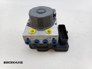 Gebruikte ABS Pomp Peugeot 108 1.0 12V Prijs € 30,00 Margeregeling aangeboden door Autobedrijf Broekhuis B.V.