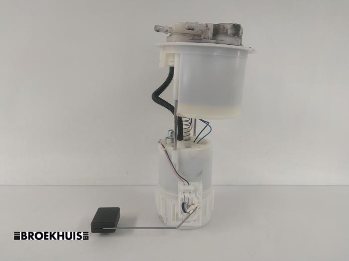 Gebruikte Tank element Pomp Peugeot 108 1.0 12V Prijs € 25,00 Margeregeling aangeboden door Autobedrijf Broekhuis B.V.