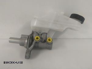 Gebruikte Hoofdremcilinder Peugeot 108 1.0 12V Prijs € 25,00 Margeregeling aangeboden door Autobedrijf Broekhuis B.V.