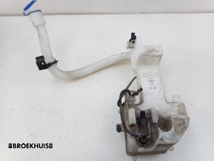 Gebruikte Ruitensproeiertank voor Ford Transit Custom 2.0 TDCi 16V Eco Blue 105 Prijs € 42,35 Inclusief btw aangeboden door Autobedrijf Broekhuis B.V.