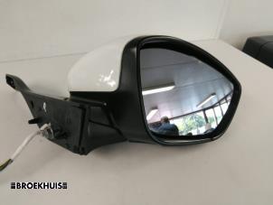 Gebruikte Buitenspiegel rechts Peugeot 208 I (CA/CC/CK/CL) 1.2 Vti 12V PureTech 82 Prijs € 50,00 Margeregeling aangeboden door Autobedrijf Broekhuis B.V.