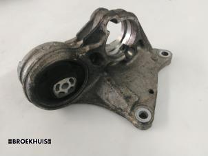 Gebruikte Motorsteun Peugeot 206 (2A/C/H/J/S) 2.0 XS,XT HDi Prijs € 20,00 Margeregeling aangeboden door Autobedrijf Broekhuis B.V.