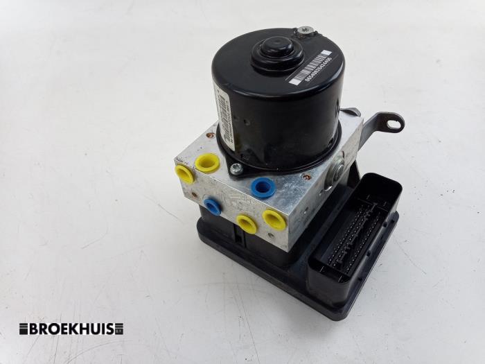 Gebruikte ABS Pomp BMW 3 serie (E90) 318i 16V Prijs € 45,00 Margeregeling aangeboden door Autobedrijf Broekhuis B.V.