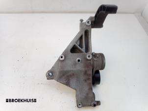 Gebruikte Dynamosteun boven Fiat 500 (312) 1.2 Prijs € 50,00 Margeregeling aangeboden door Autobedrijf Broekhuis B.V.