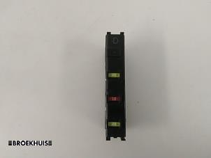 Gebruikte Zekeringkast Toyota Prius Plus (ZVW4) 1.8 Hybrid 16V Prijs € 25,00 Margeregeling aangeboden door Autobedrijf Broekhuis B.V.