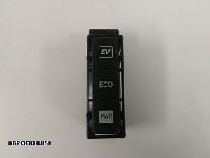 Gebruikte Schakelaar Toyota Prius Plus (ZVW4) 1.8 Hybrid 16V Prijs € 40,00 Margeregeling aangeboden door Autobedrijf Broekhuis B.V.