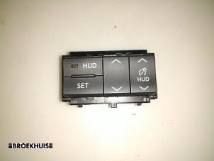 Gebruikte Schakelaar Toyota Prius Plus (ZVW4) 1.8 Hybrid 16V Prijs € 40,00 Margeregeling aangeboden door Autobedrijf Broekhuis B.V.