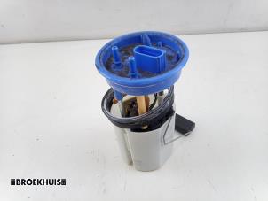 Gebruikte Tank element Pomp Volkswagen Polo V (6R) 1.0 TSI 12V BlueMotion Prijs € 20,00 Margeregeling aangeboden door Autobedrijf Broekhuis B.V.