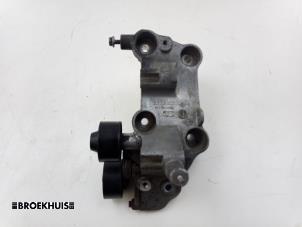 Gebruikte Dynamosteun onder Renault Master III (MA/MB/MC/MD/MH/MF/MG/MH) 2.3 dCi 135 16V FWD Prijs op aanvraag aangeboden door Autobedrijf Broekhuis B.V.