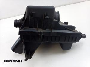 Gebruikte Luchtfilterhuis Opel Insignia Sports Tourer 1.8 16V Ecotec Prijs € 45,00 Margeregeling aangeboden door Autobedrijf Broekhuis B.V.