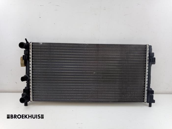 Gebruikte Radiateur Seat Ibiza IV SC (6J1) 1.4 16V Prijs € 60,00 Margeregeling aangeboden door Autobedrijf Broekhuis B.V.