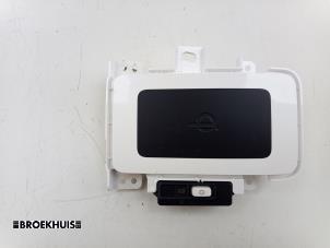 Gebruikte Wireless charger Toyota Prius (ZVW5) 1.8 16V Hybrid Prijs € 125,00 Margeregeling aangeboden door Autobedrijf Broekhuis B.V.