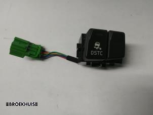 Gebruikte Schakelaar ESP Volvo V50 (MW) Prijs € 10,00 Margeregeling aangeboden door Autobedrijf Broekhuis B.V.