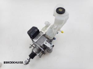 Gebruikte Hoofdremcilinder Toyota Prius (ZVW5) 1.8 16V Hybrid Prijs € 250,00 Margeregeling aangeboden door Autobedrijf Broekhuis B.V.