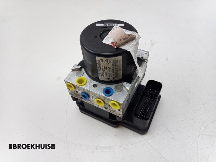Gebruikte ABS Pomp Renault Megane III Grandtour (KZ) 1.5 dCi 110 Prijs € 150,00 Margeregeling aangeboden door Autobedrijf Broekhuis B.V.