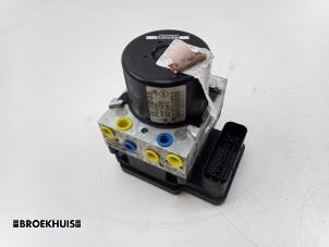 Gebruikte ABS Pomp Renault Megane III Grandtour (KZ) 1.5 dCi 110 Prijs € 150,00 Margeregeling aangeboden door Autobedrijf Broekhuis B.V.