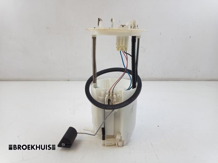 Gebruikte Tank element Pomp Mitsubishi Outlander (GF/GG) 2.0 16V PHEV 4x4 Prijs € 40,00 Margeregeling aangeboden door Autobedrijf Broekhuis B.V.