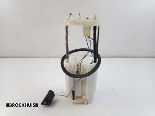 Gebruikte Tank element Pomp Mitsubishi Outlander (GF/GG) 2.0 16V PHEV 4x4 Prijs € 40,00 Margeregeling aangeboden door Autobedrijf Broekhuis B.V.