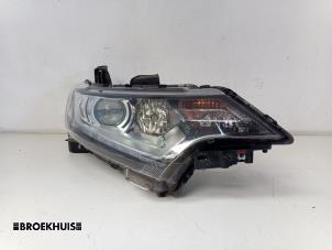 Gebruikte Koplamp rechts Mitsubishi Outlander (GF/GG) 2.0 16V PHEV 4x4 Prijs € 275,00 Margeregeling aangeboden door Autobedrijf Broekhuis B.V.