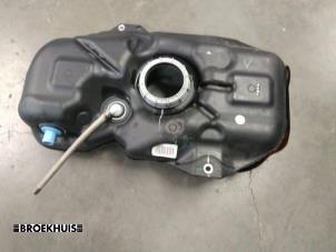 Gebruikte Brandstoftank Mitsubishi Space Star (A0) 1.0 12V Prijs € 60,00 Margeregeling aangeboden door Autobedrijf Broekhuis B.V.