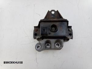 Gebruikte Motorsteun Mitsubishi Outlander (GF/GG) 2.0 16V PHEV 4x4 Prijs € 75,00 Margeregeling aangeboden door Autobedrijf Broekhuis B.V.