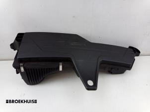 Gebruikte Luchtfilterhuis BMW 3 serie Gran Turismo (F34) 320i xDrive 2.0 16V Prijs € 85,00 Margeregeling aangeboden door Autobedrijf Broekhuis B.V.