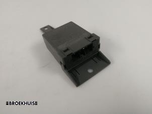 Gebruikte Module Centrale Deurvergrendeling Opel Vivaro Prijs € 15,00 Margeregeling aangeboden door Autobedrijf Broekhuis B.V.