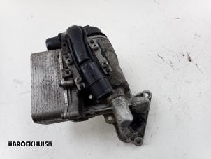 Gebruikte Oliefilterhuis Renault Master III (EV/HV/UV/VA/VB/VD/VF/VG/VJ) 2.3 dCi 145 16V FWD Prijs op aanvraag aangeboden door Autobedrijf Broekhuis B.V.