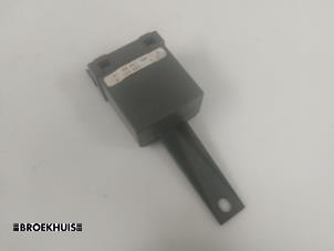 Gebruikte Centrale Deurvergrendelings Module Opel Vivaro Prijs € 18,15 Inclusief btw aangeboden door Autobedrijf Broekhuis B.V.