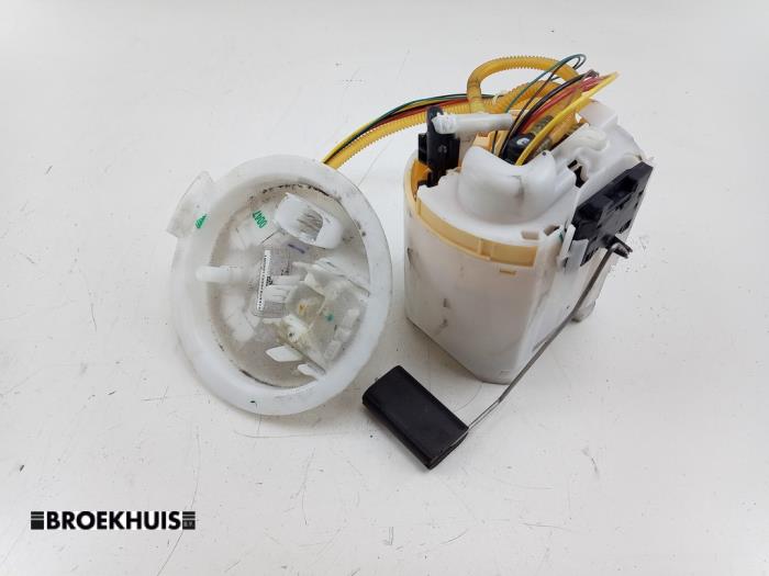 Gebruikte Tank element Pomp BMW 5 serie (G30) 540i 3.0 TwinPower Turbo 24V Prijs € 150,00 Margeregeling aangeboden door Autobedrijf Broekhuis B.V.