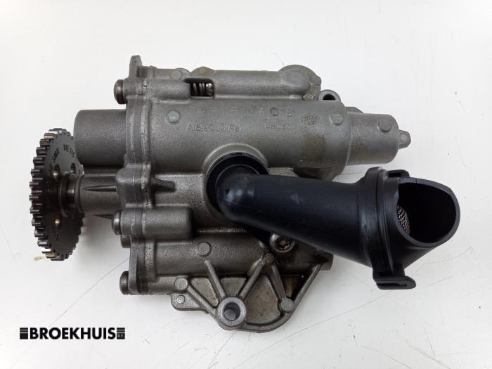 Gebruikte Oliepomp Volkswagen Golf VII (AUA) 1.4 TSI 16V Prijs € 70,00 Margeregeling aangeboden door Autobedrijf Broekhuis B.V.