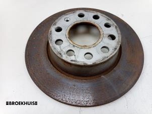 Gebruikte Remschijf achter Volkswagen Golf VII (AUA) 1.4 TSI 16V Prijs € 25,00 Margeregeling aangeboden door Autobedrijf Broekhuis B.V.
