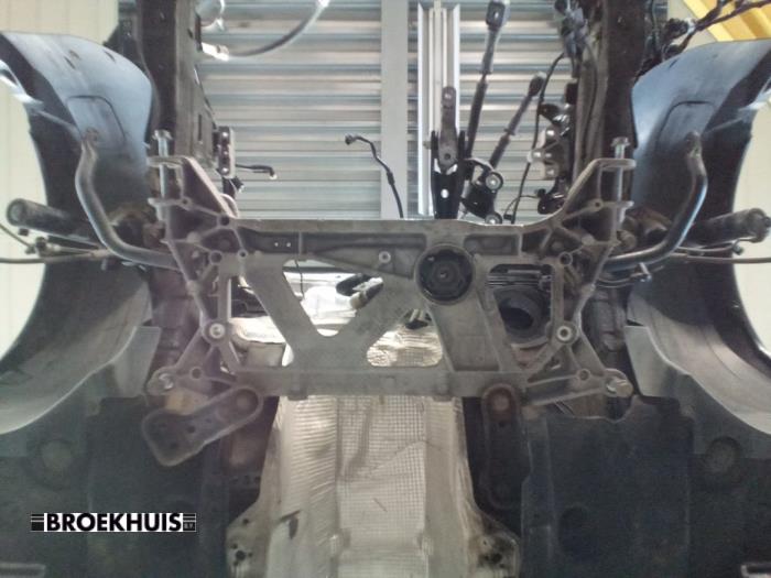 Gebruikte Subframe Volkswagen Passat Variant (3G5) 2.0 TDI 16V 150 Prijs € 100,00 Margeregeling aangeboden door Autobedrijf Broekhuis B.V.