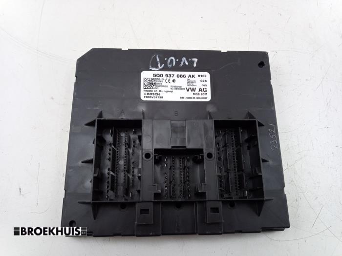 Gebruikte Computer Body Control Volkswagen Passat Variant (3G5) 2.0 TDI 16V 150 Prijs € 65,00 Margeregeling aangeboden door Autobedrijf Broekhuis B.V.