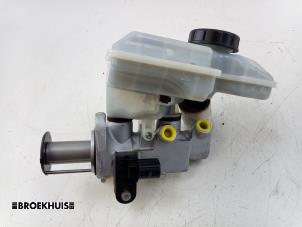 Gebruikte Hoofdremcilinder Volkswagen Passat Variant (3G5) 2.0 TDI 16V 150 Prijs € 45,00 Margeregeling aangeboden door Autobedrijf Broekhuis B.V.